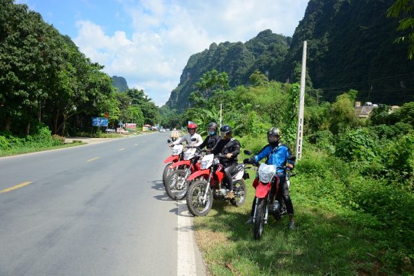 Top 10 reasons why you can’t say NO to a Vietnam motorbike tour